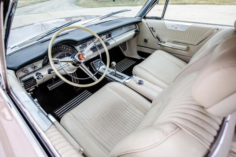 Интерьер Chrysler 300L Convertible (AC2-P C45) 1965 года  (фото 13 из 30)